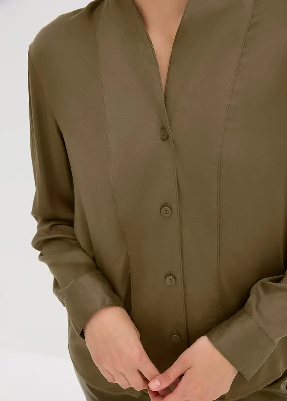 Skjortblus i mjuk satin, bonprix