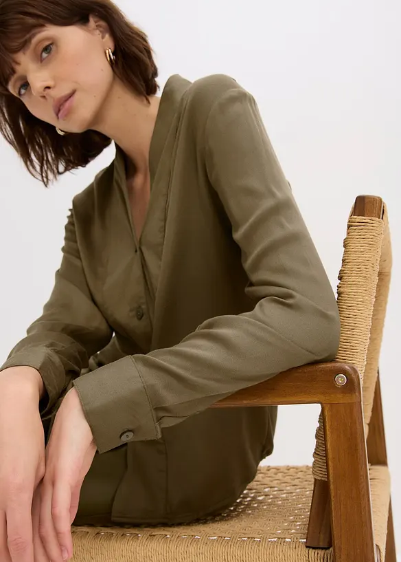 Skjortblus i mjuk satin, bonprix