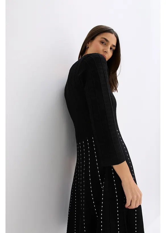 Stickad kl&auml;nning i f&ouml;ljsam viskosmix, bonprix