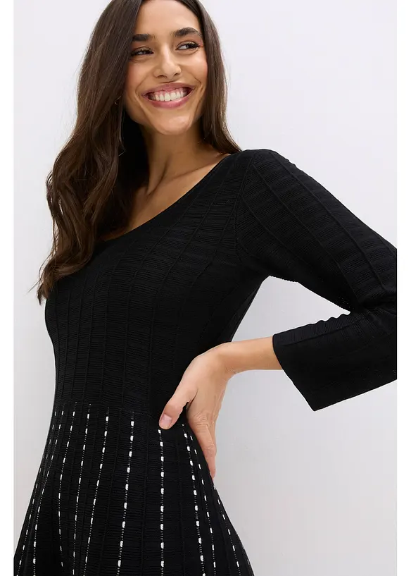 Stickad kl&auml;nning i f&ouml;ljsam viskosmix, bonprix