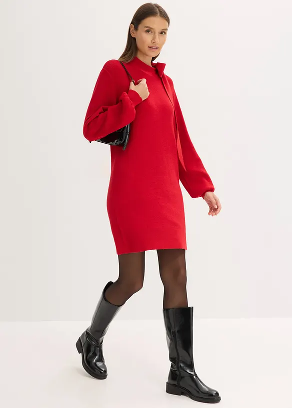 Stickad klänning med knytband i mjuk viskosmix, bonprix