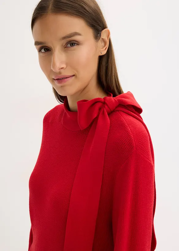 Stickad klänning med knytband i mjuk viskosmix, bonprix