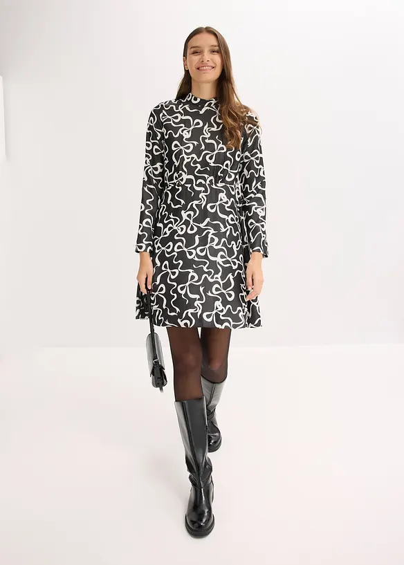 Mellanlång klänning i böljande viskosmix, bonprix