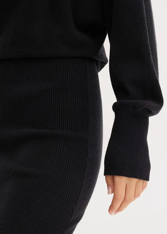 Stickad klänning i mjuk viskosmix, bonprix