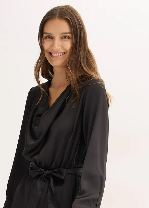 Mellanlång klänning i glansig satin, bonprix