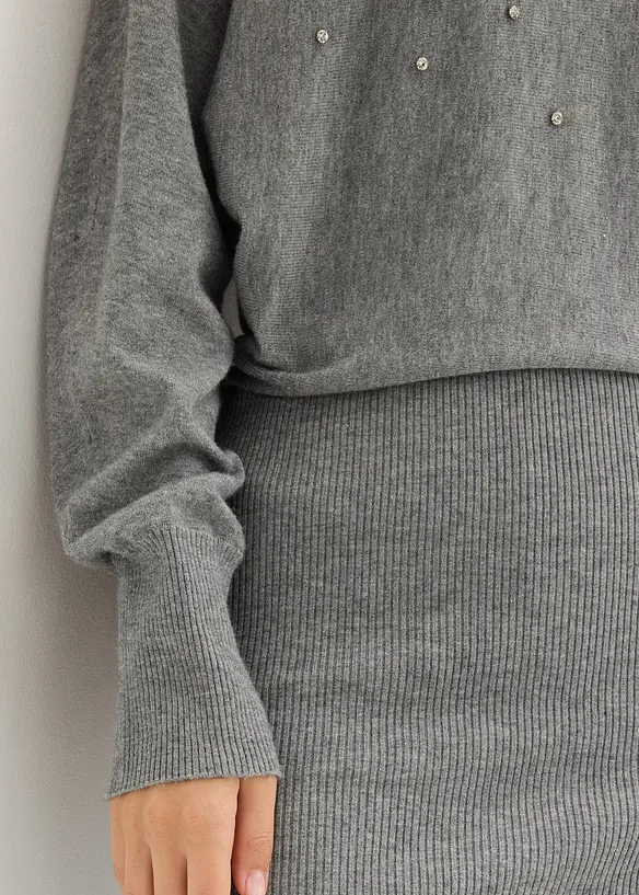 Stickad klänning i mjuk viskosmix, bonprix