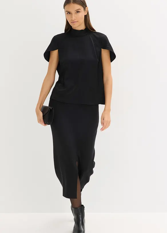 Elegant blus av glansig satin med korta &auml;rmar, bonprix