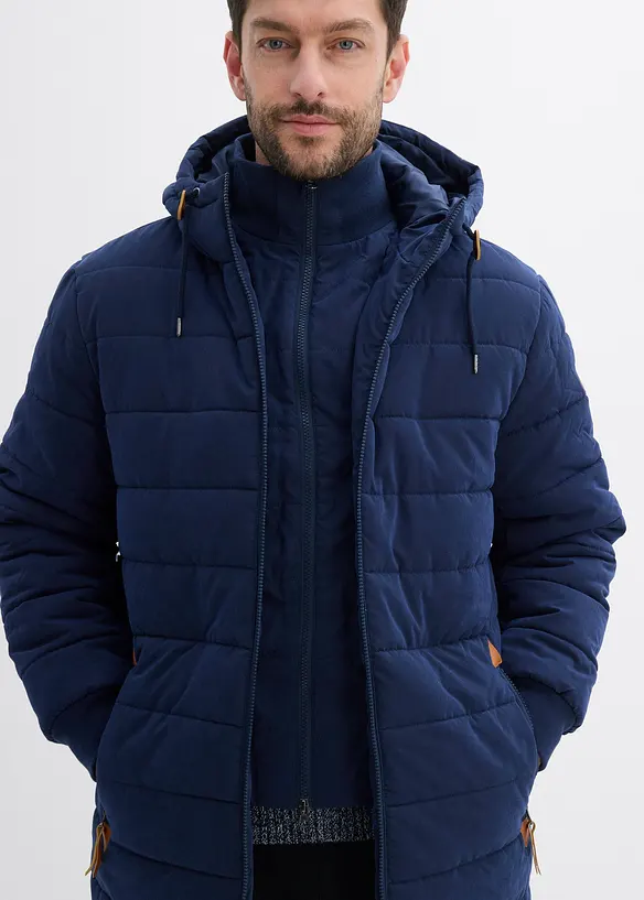 Vadderad täckkappa med huva och detaljer i skinnimitation, bonprix