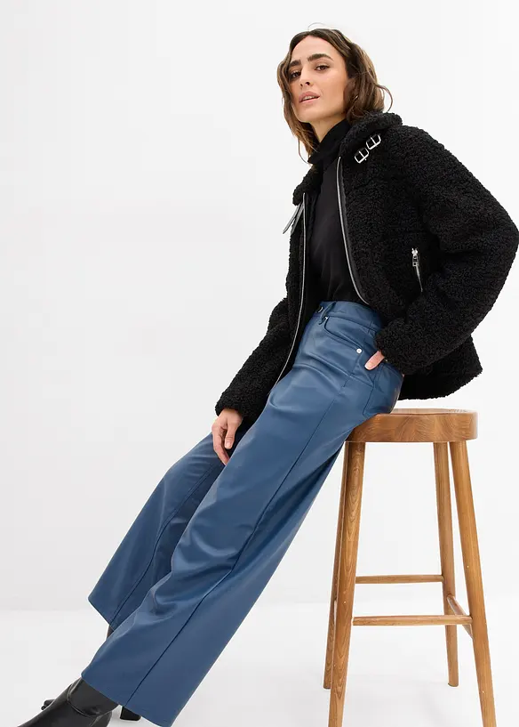 Vid byxa i skinnimitation, bonprix