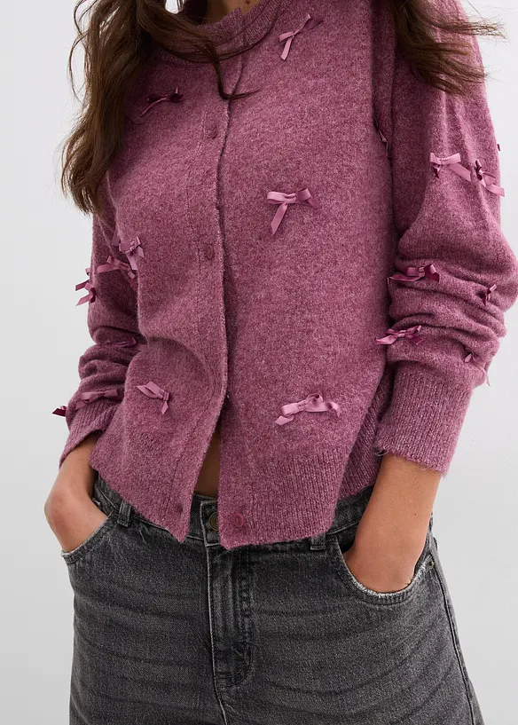 Finstickad cardigan med rosetter, bonprix