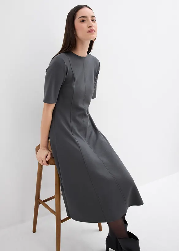 Jerseykl&auml;nning i b&ouml;ljande viskosmix, bonprix