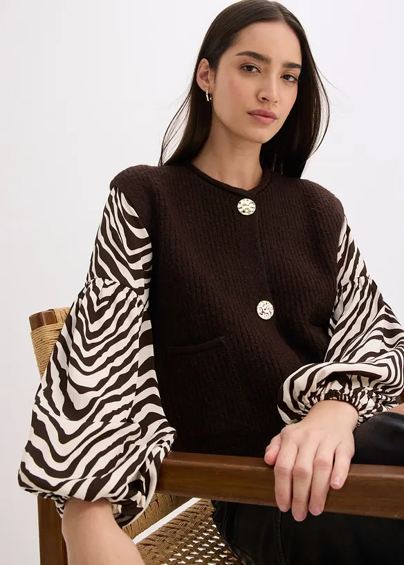 Stickad väst med dekorativa knappar, bonprix