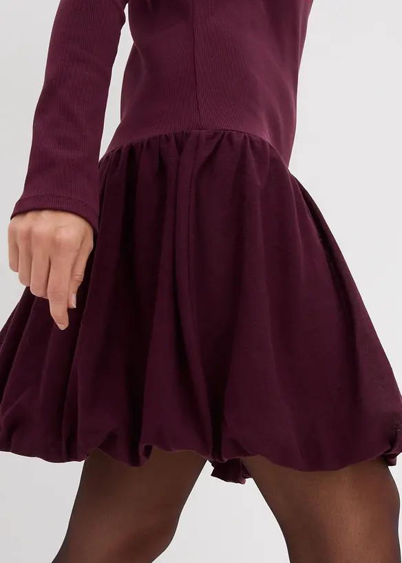 Trikåklänning med ballongformad kjoldel, bonprix