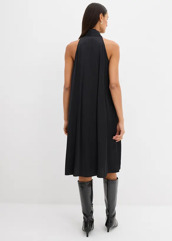 Mellanlång satinklänning av viskosmix, bonprix