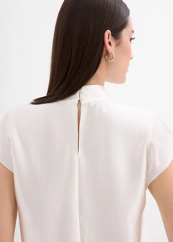 Blustopp i satin med hög krage, bonprix