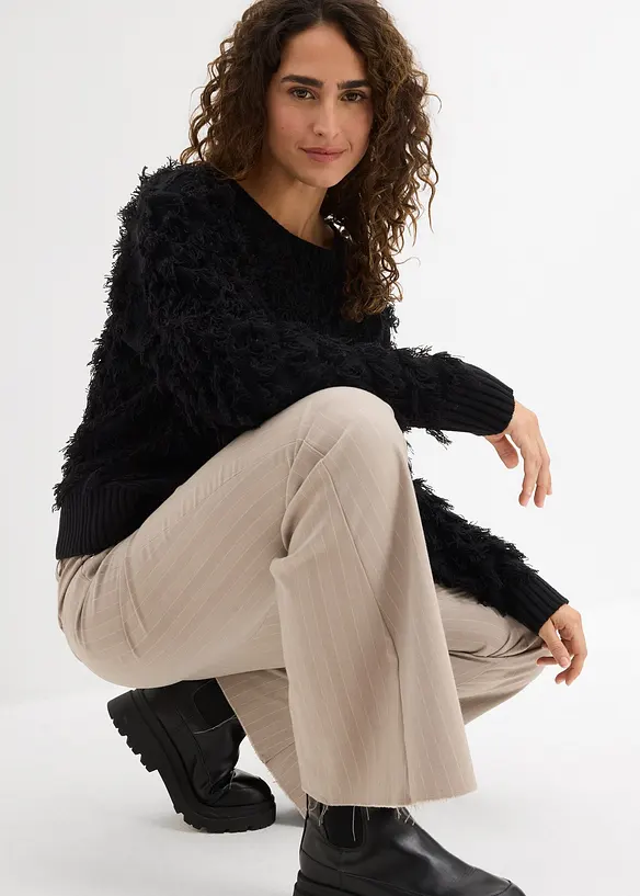 Utsvängd byxa i böljande materialmix, bonprix