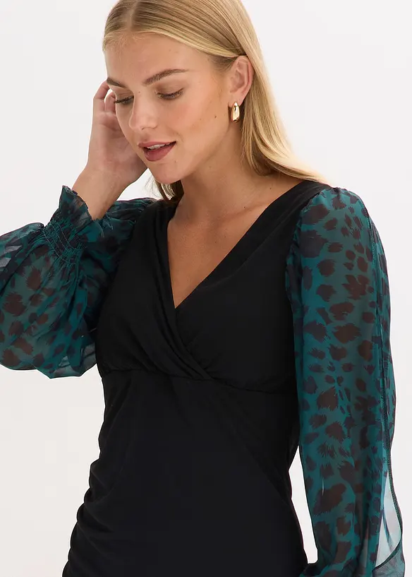 Figurnära miniklänning med cut-outs på ärmarna, bonprix