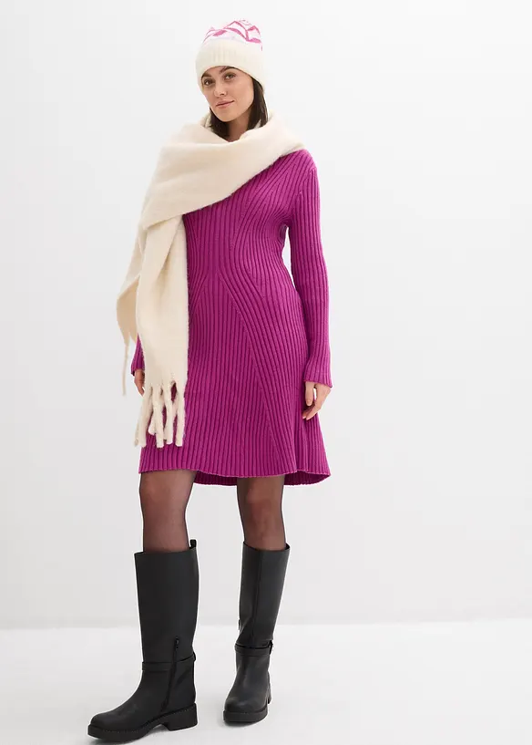 Stickad miniklänning av mjuk viskosmix, bonprix