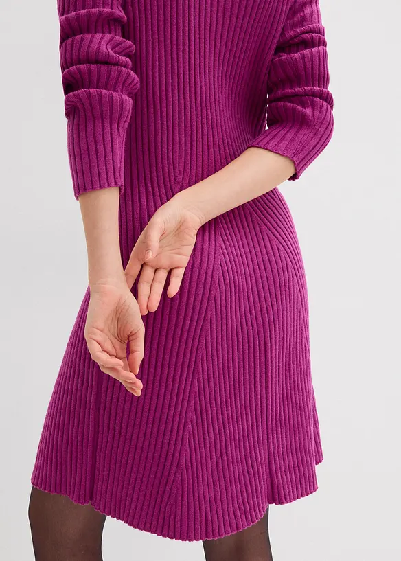 Stickad miniklänning av mjuk viskosmix, bonprix