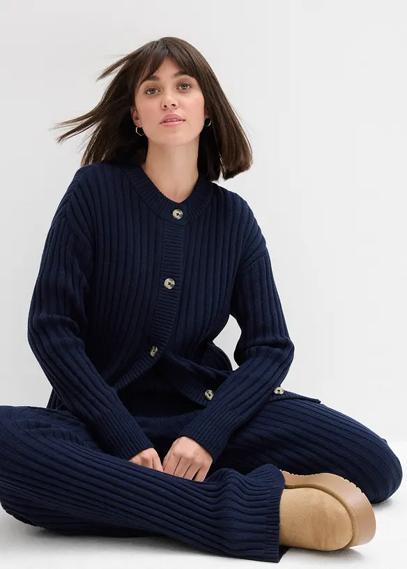 Stickad kofta av mjuk viskosmix, bonprix