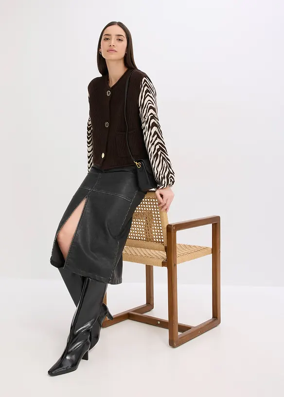 Stickad väst med dekorativa knappar, bonprix