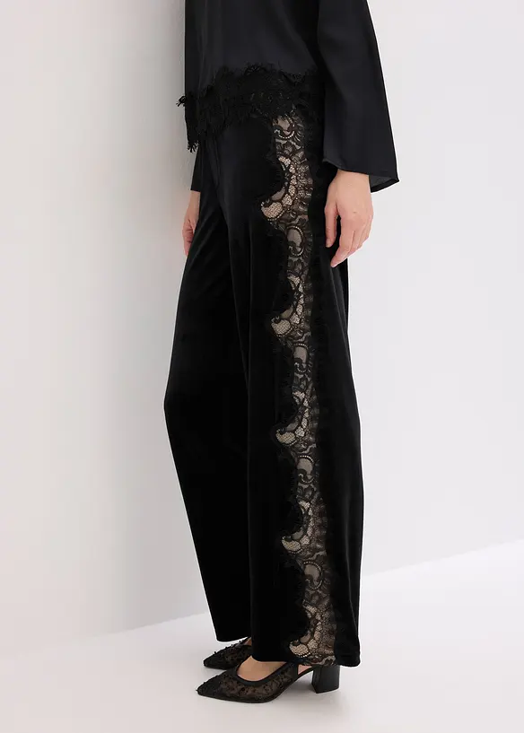 Marlenebyxa i mjuk sammet med spetsinf&auml;llning, bonprix