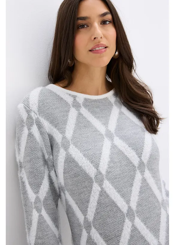 Stickad klänning med rombmönster i fjädergarn, bonprix