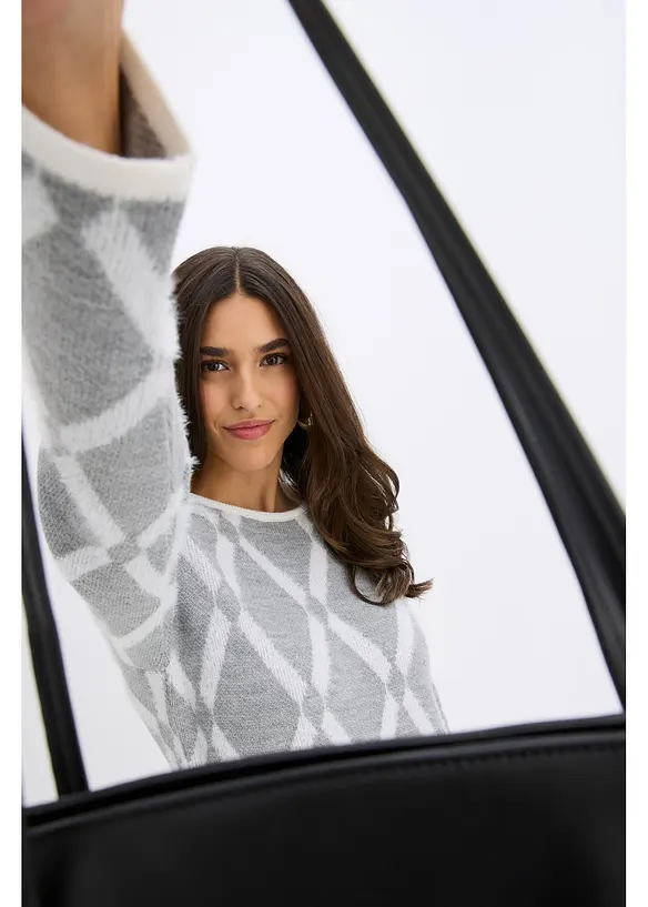 Stickad klänning med rombmönster i fjädergarn, bonprix