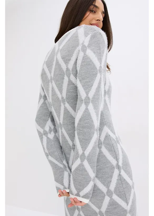 Stickad klänning med rombmönster i fjädergarn, bonprix