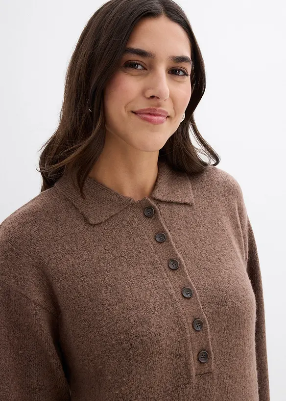 Stickad klänning med knappslå, bonprix