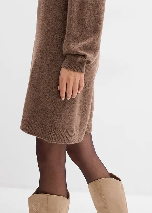 Stickad klänning med knappslå, bonprix