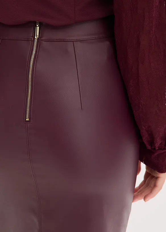 Knälång och figurnära kjol i skinnimitation, bonprix