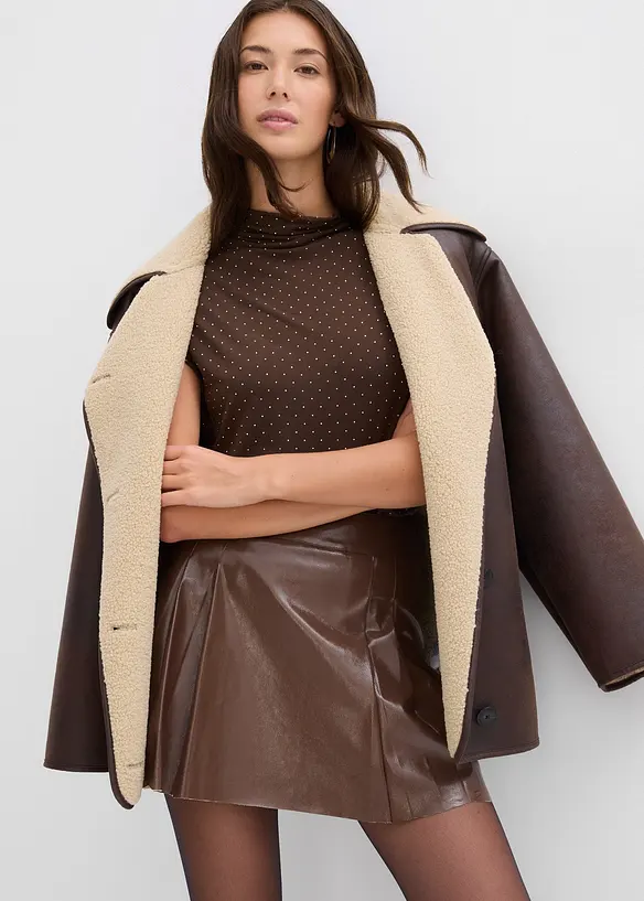 Minikjol i skinnimitation med motveck, bonprix