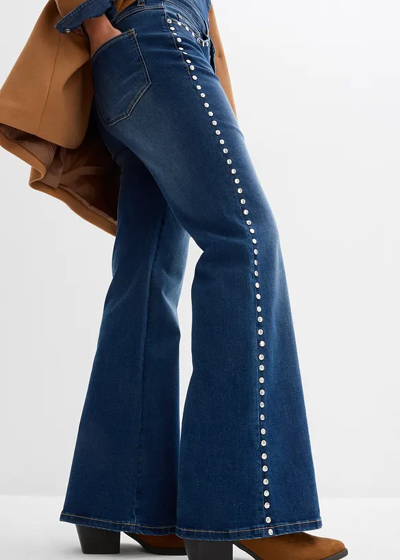 Flared jeans med hög midja och nitar, bonprix