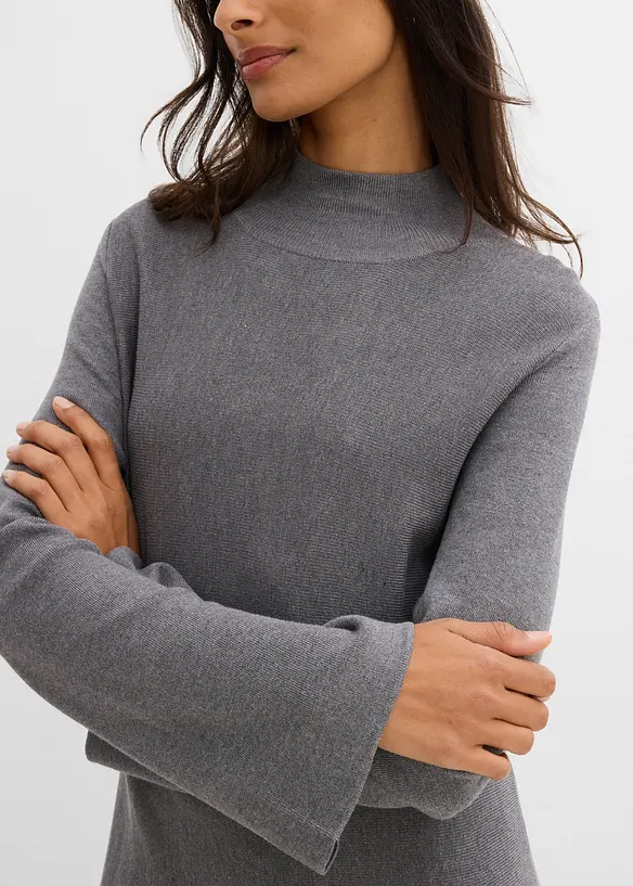 Stickad klänning med A-linje av viskosmix, bonprix