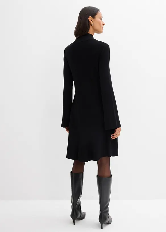 Stickad klänning med A-linje av viskosmix, bonprix