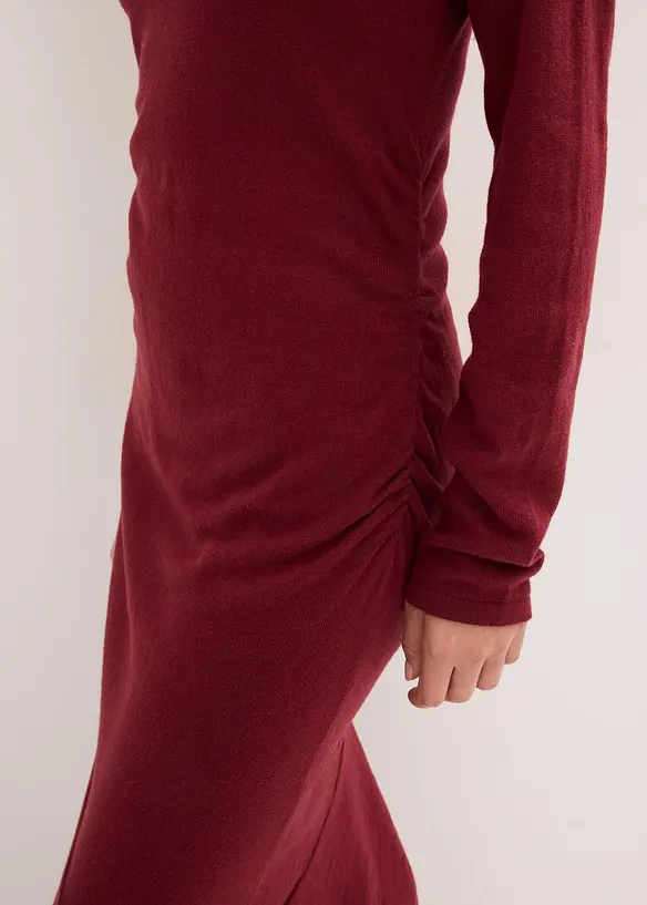 Stickad kl&auml;nning med asymmetrisk nederkant i bomull och kashmir, bonprix