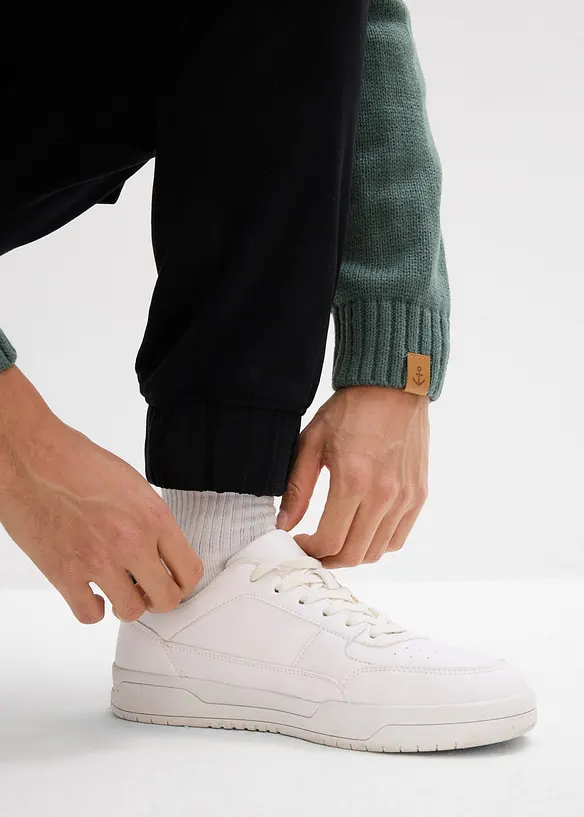 Joggingbyxa med cargofickor, avslappnad passform, bonprix