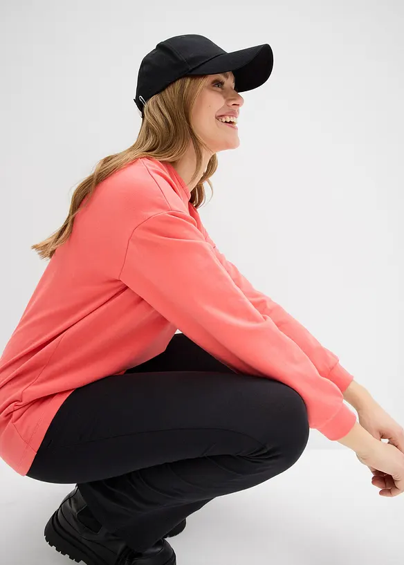 Sweatshirt i bomullsmix som &auml;r l&auml;ngre bak &auml;n fram, bonprix