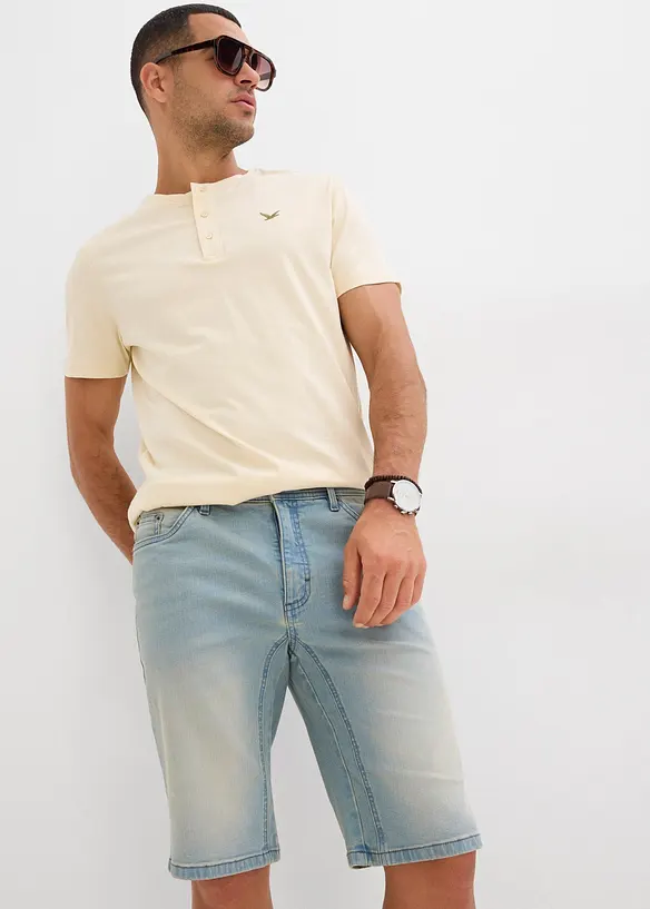 Stretchiga jeansshorts med förstärkt gren, normal passform, bonprix