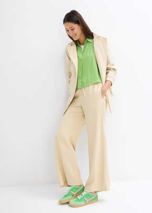 Blus av l&auml;tt kr&auml;pp i fyrkantig modell, bonprix