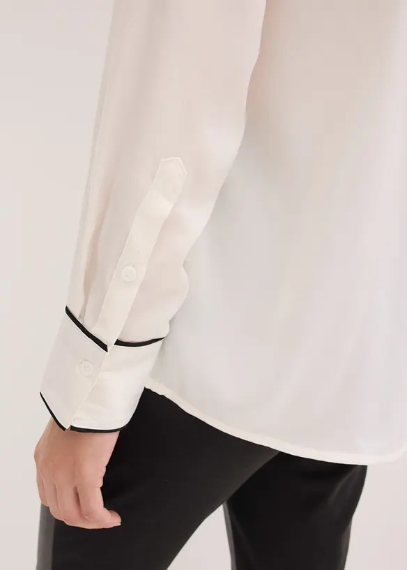 Skjortblus i mjuk satin, bonprix