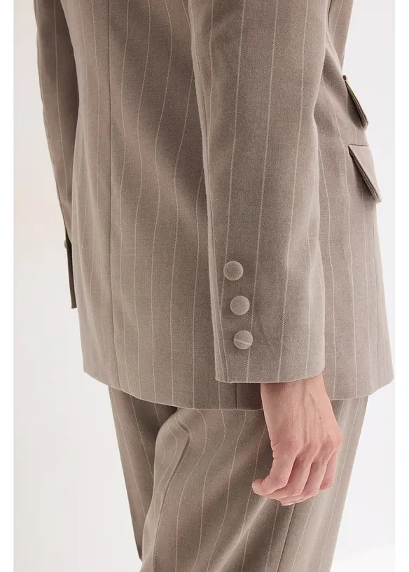 Kritstrecksrandig kavaj, bonprix