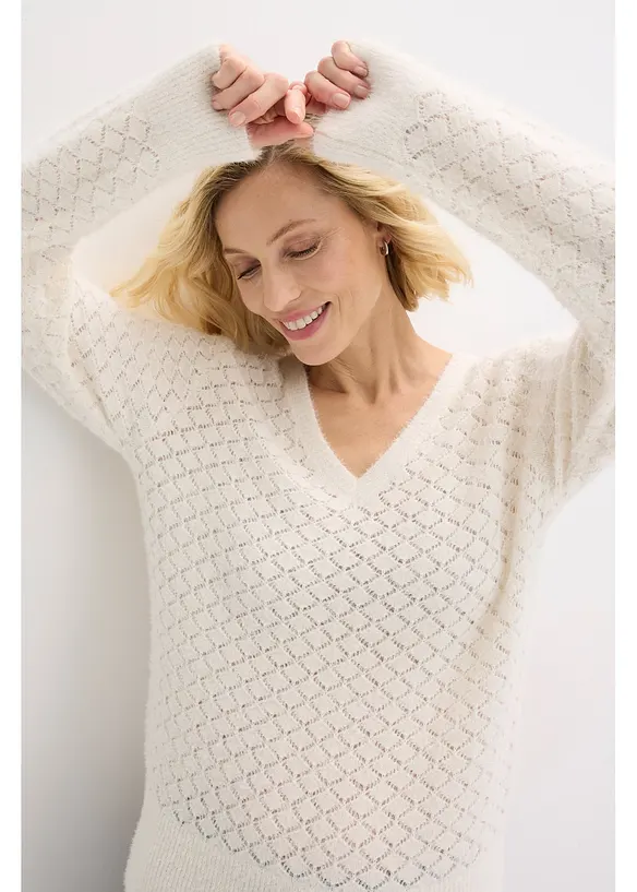 H&aring;lstickad tr&ouml;ja med fj&auml;dergarn, bonprix