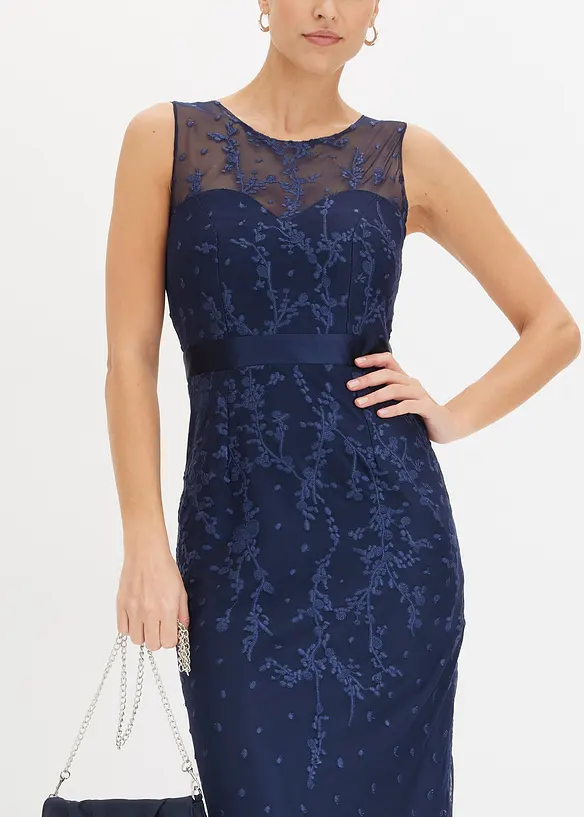 Spetskl&auml;nning med broderi, bonprix