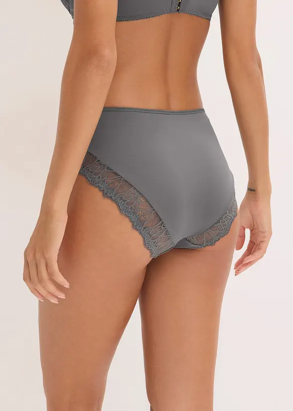 Maxitrosa med skir spets, bonprix