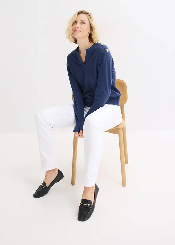 Stickad tr&ouml;ja med dekorativa knappar, bonprix