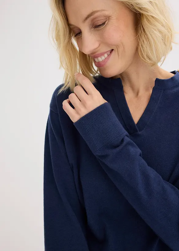 Stickad tr&ouml;ja med dekorativa knappar, bonprix