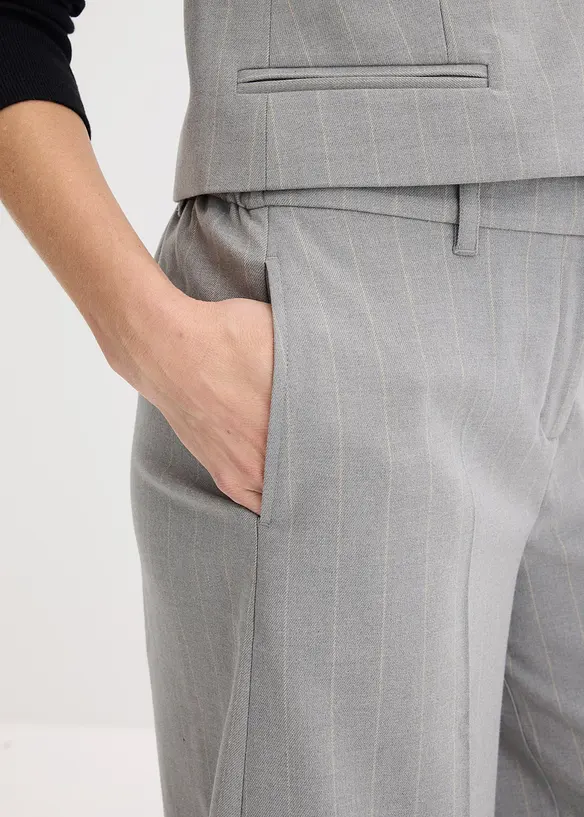 Kritstreckrandiga bermudas med gubbveck, bonprix