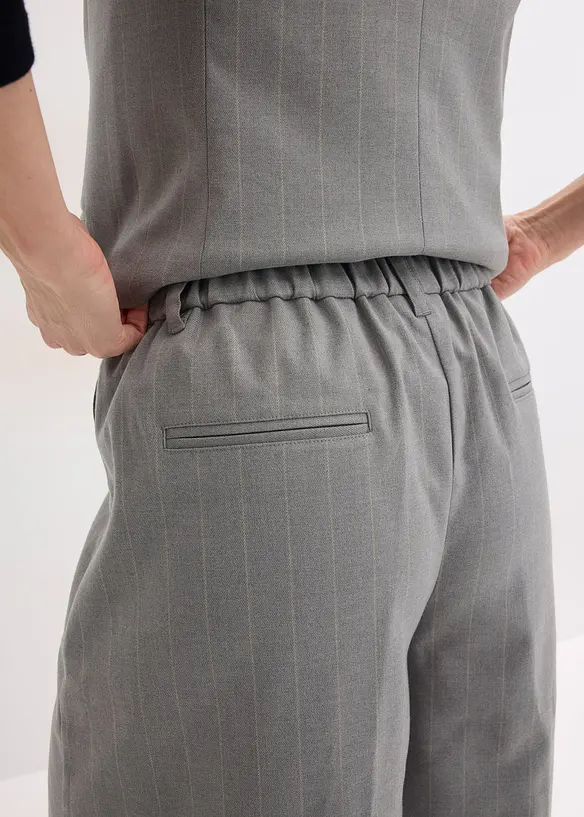 Kritstreckrandiga bermudas med gubbveck, bonprix